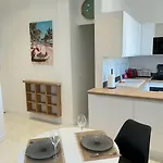 Nouveau ! Au Centre De Juan, Climatise Renove Confort A 2 Minutes Des Plages