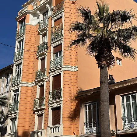 Palais Du Soleil Dans Un Immeuble Art Deco *